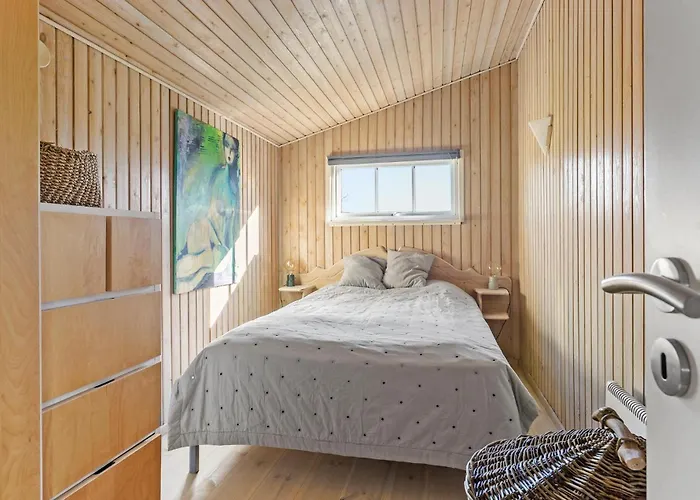 3 Bedroom Awesome In Brenderup Fyn Holiday home Vedelshave