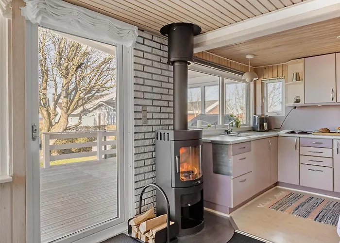 3 Bedroom Awesome In Brenderup Fyn Holiday home Vedelshave
